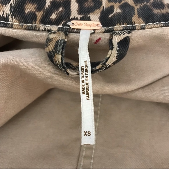 Free People Cropped Leopard Denim Jacket XS - Picture 7 of 12